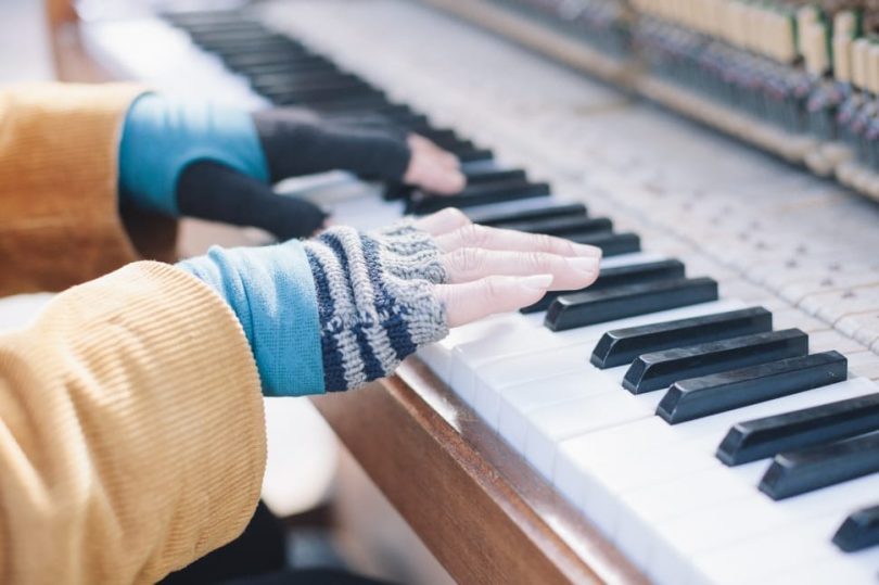 why do pianist wear gloves