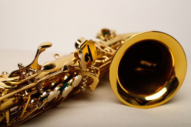 is the alto saxophone hard to play